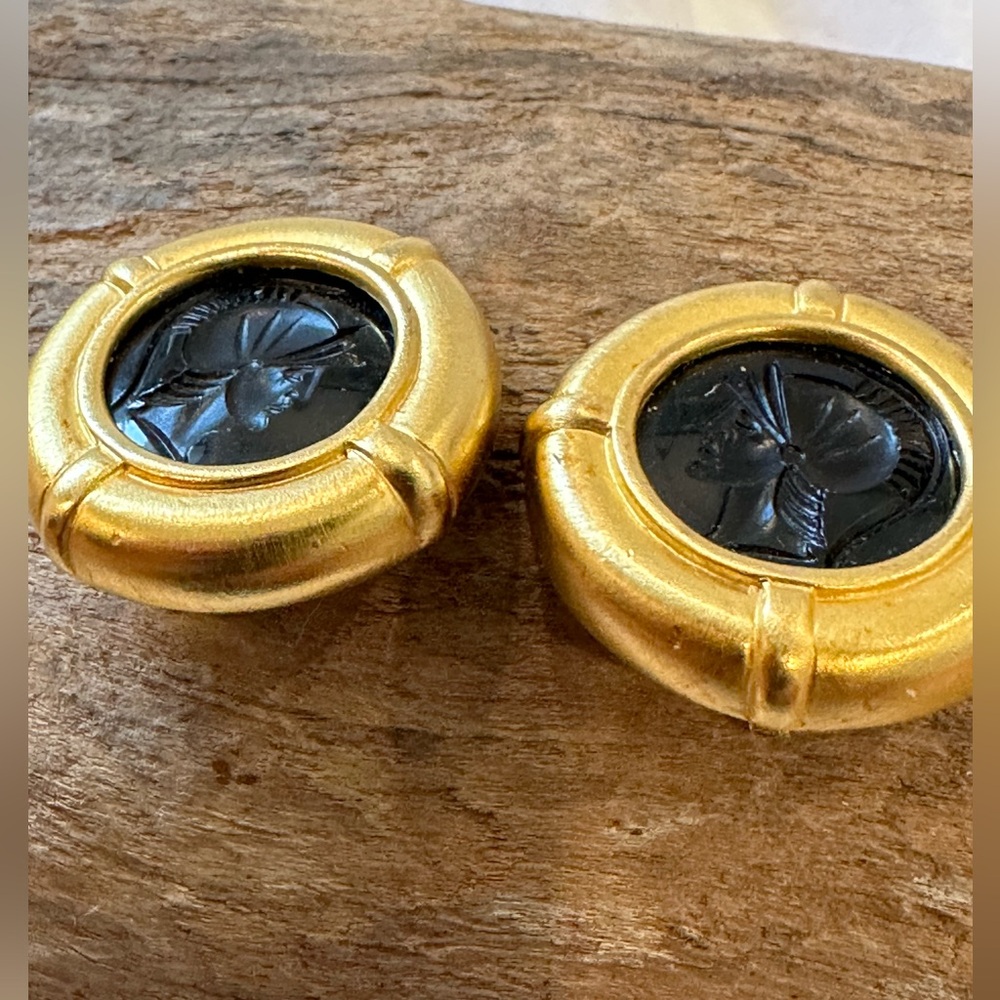 Vintage Intaglio gold tone clip on earrings